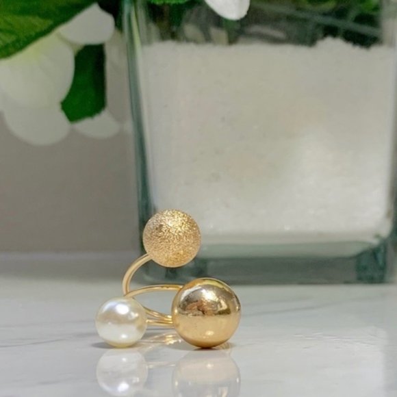 NIP Ring Goldtone Pearl & Ball Adjustable - Picture 1 of 4